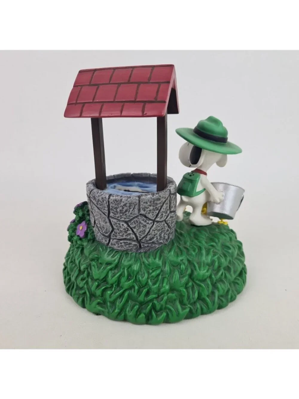 Westalnd Giftware Peanuts Snoopy Well Bank Figurine Vintage Water well 18267